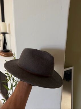 Classic Wide-Brim Felt Fedora Hat in Dark Gray